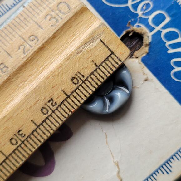 Vintage Elegant Buttons 2 Cards (4 buttons total) White w/ Blue Spiral, 10-12mm - Picture 4 of 4